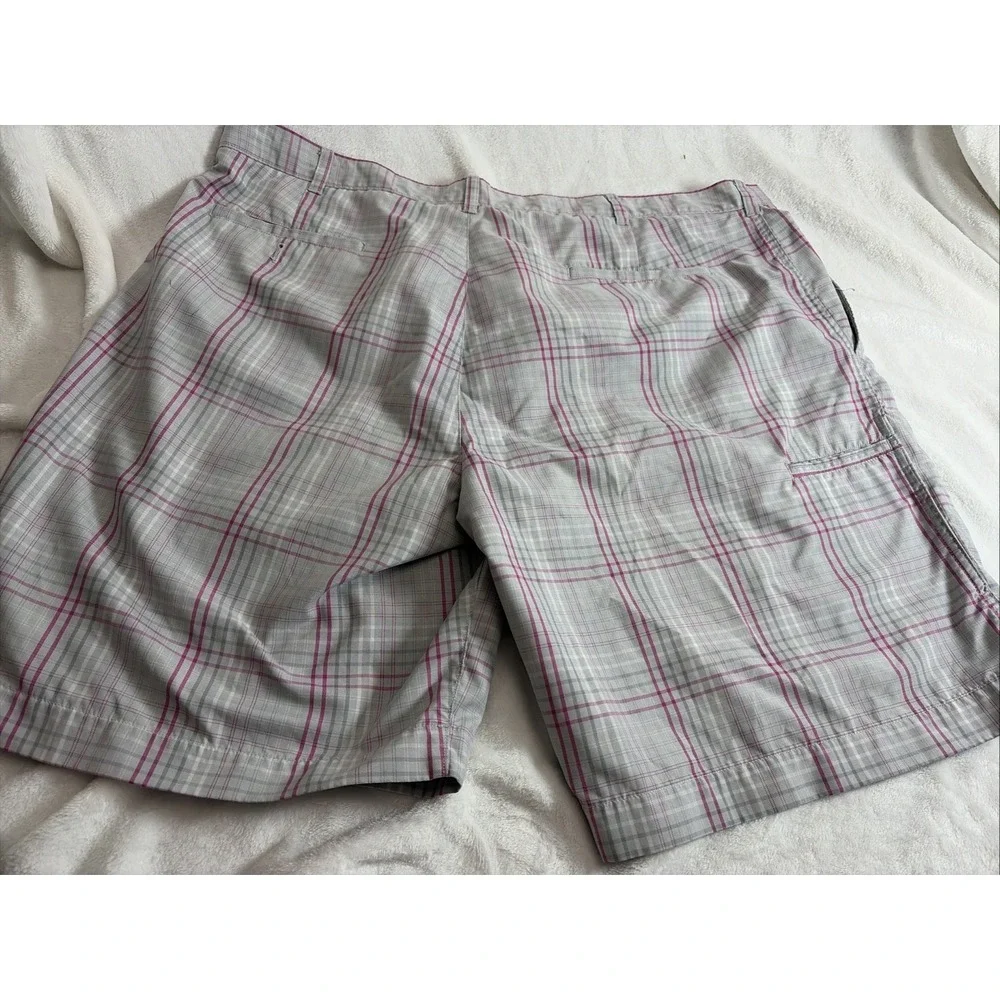 PGA Tour Men's Golf Shorts Size 42 Gray/Pink‎ Plaid Flat Front Polyester